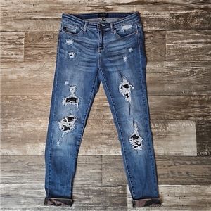Judy Blue Mid-Rise Distressed Camo & Blue Jeans
Juniors 11
